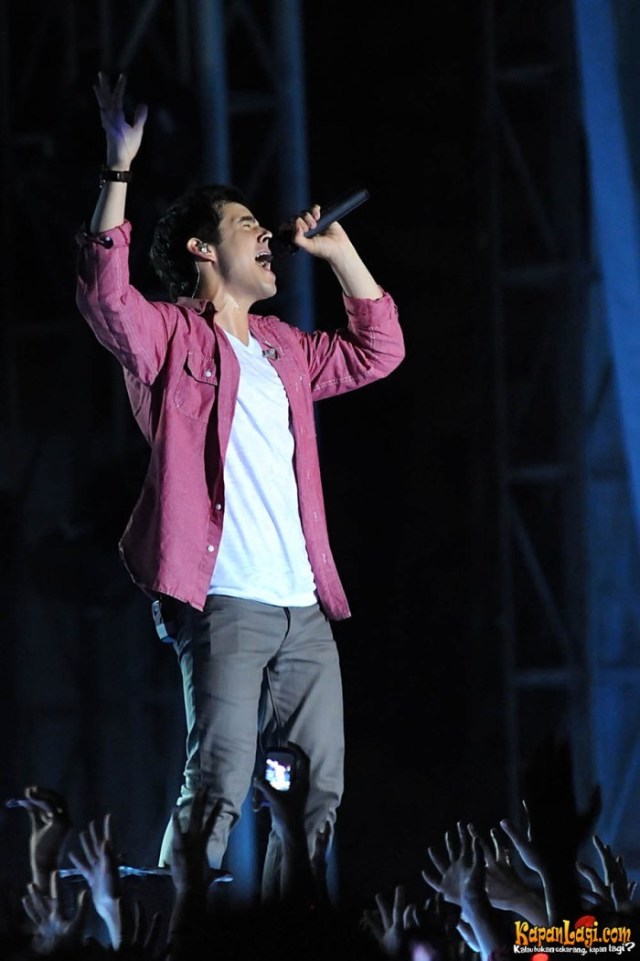 david-archuleta_-ponds-teens-concert-2011-40