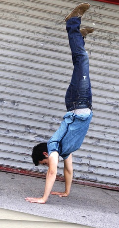 Cropdavid-archuleta-does-handstand
